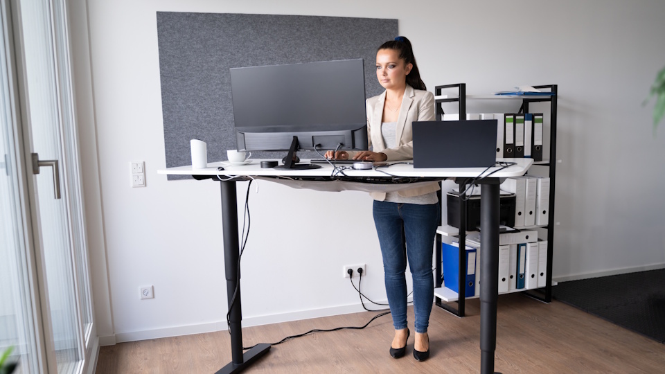 Bureau ajustable en hauteur